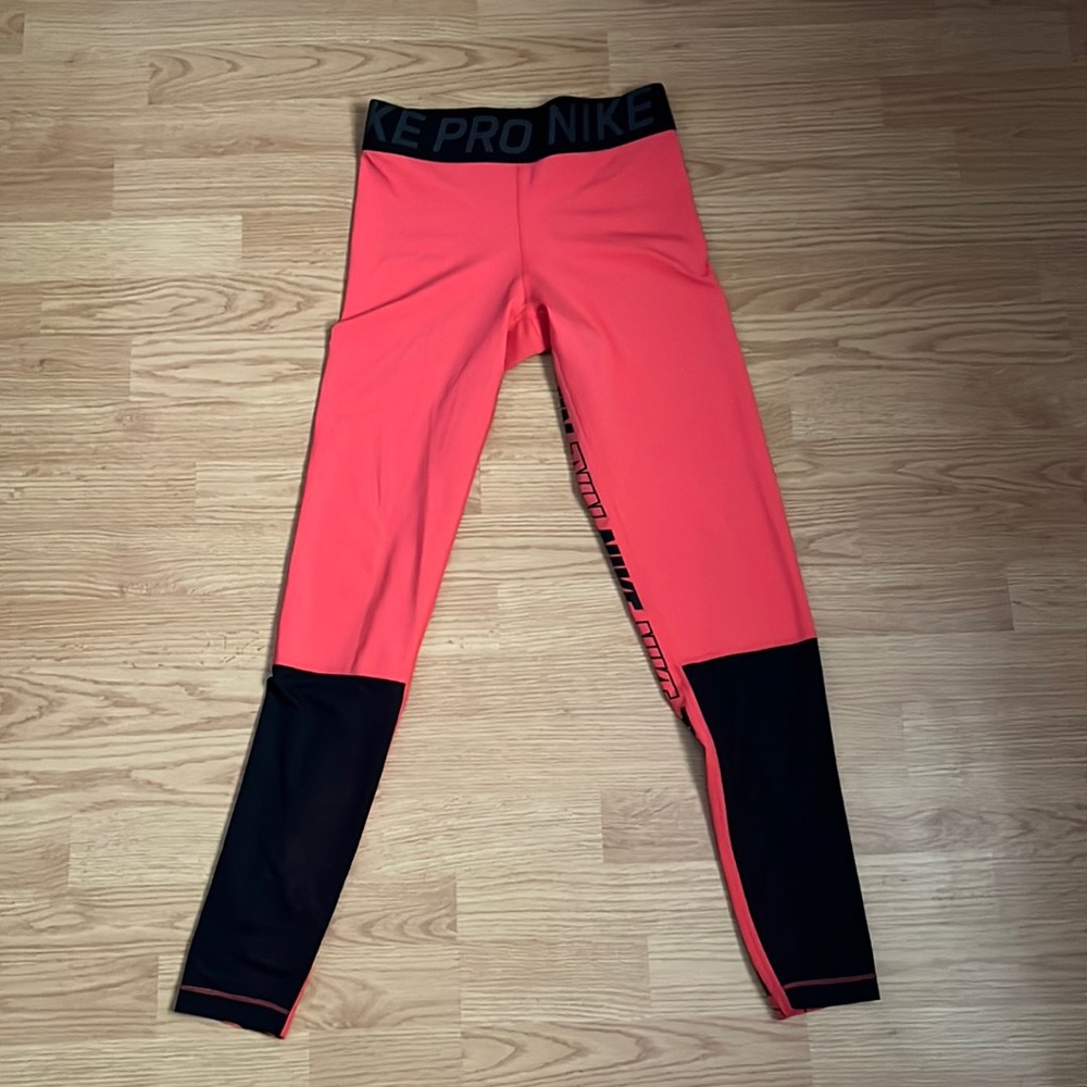NWOT Nike Pro legging